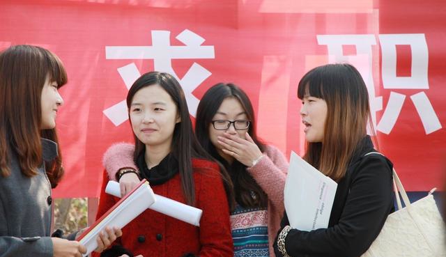 畢業(yè)生就業(yè)指南：哪些專業(yè)最容易找工作？哪類工作薪資最高？