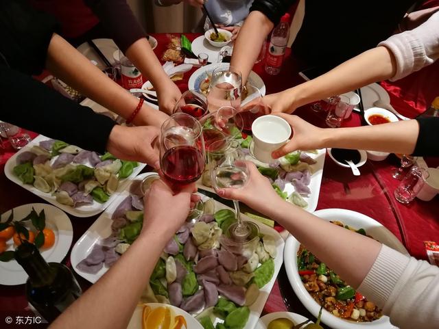 除了吹牛和攀比，同學聚會還剩下什么？